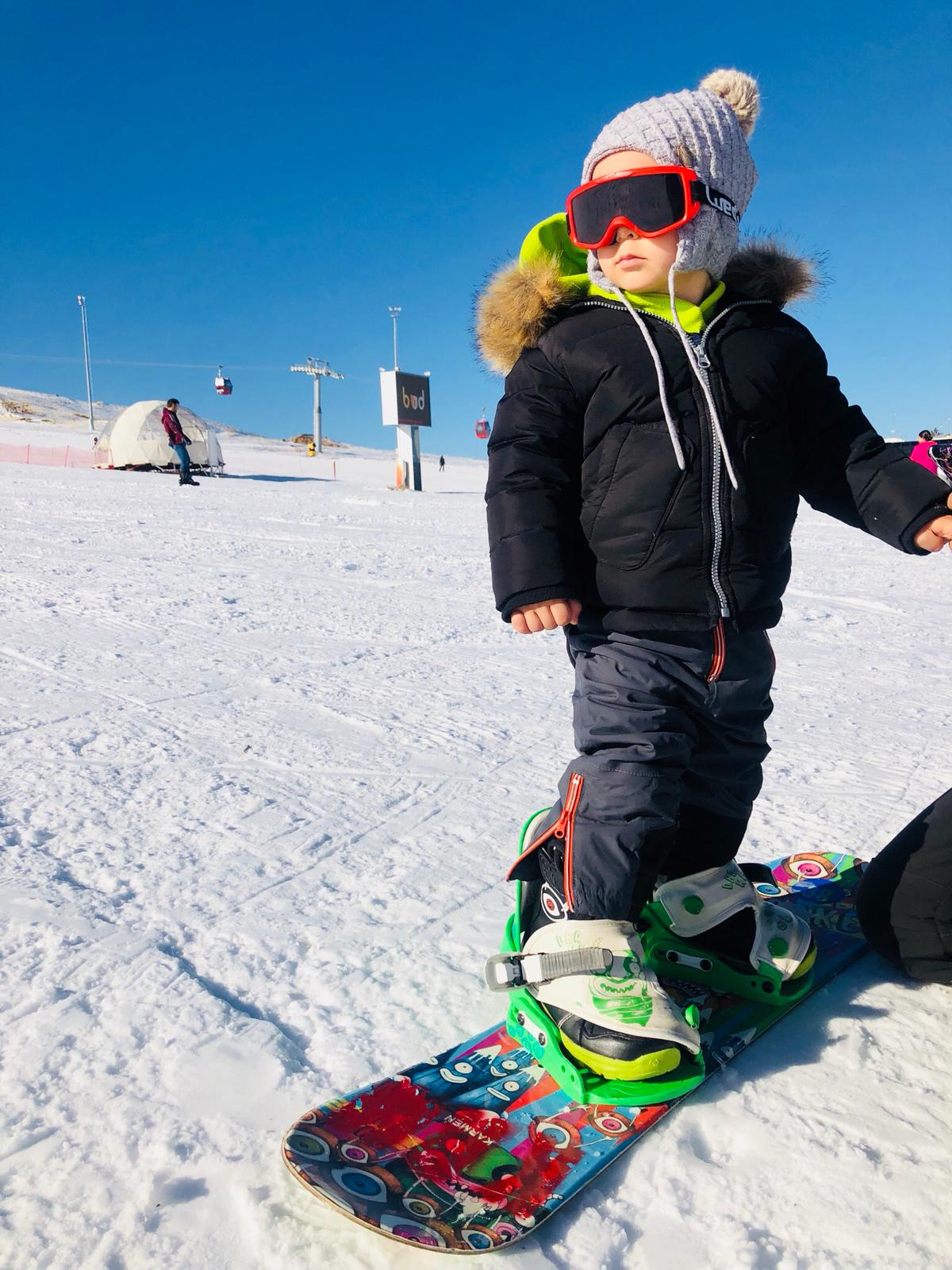 Çocuk ve Yetişkinlere Özel Snowboard Dersleri